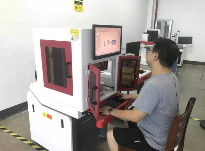 Enclosed Laser marking Machine